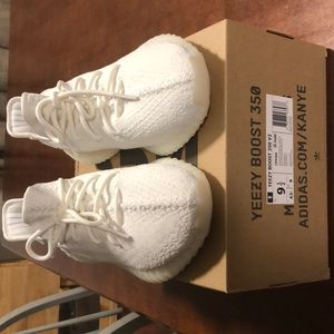 Men’s Yeezy V2 Triple White Size 9.5